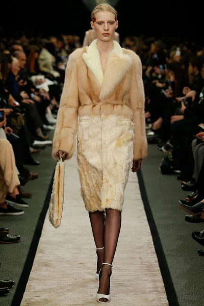 Look 11